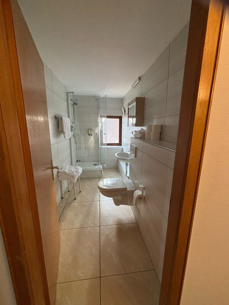 bathroom parkhotel goldlinde bodenwerder