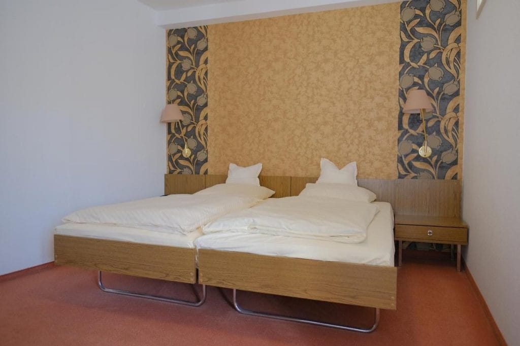 Double bed room at Parkhotel Goldlinde in Bodenwerder.