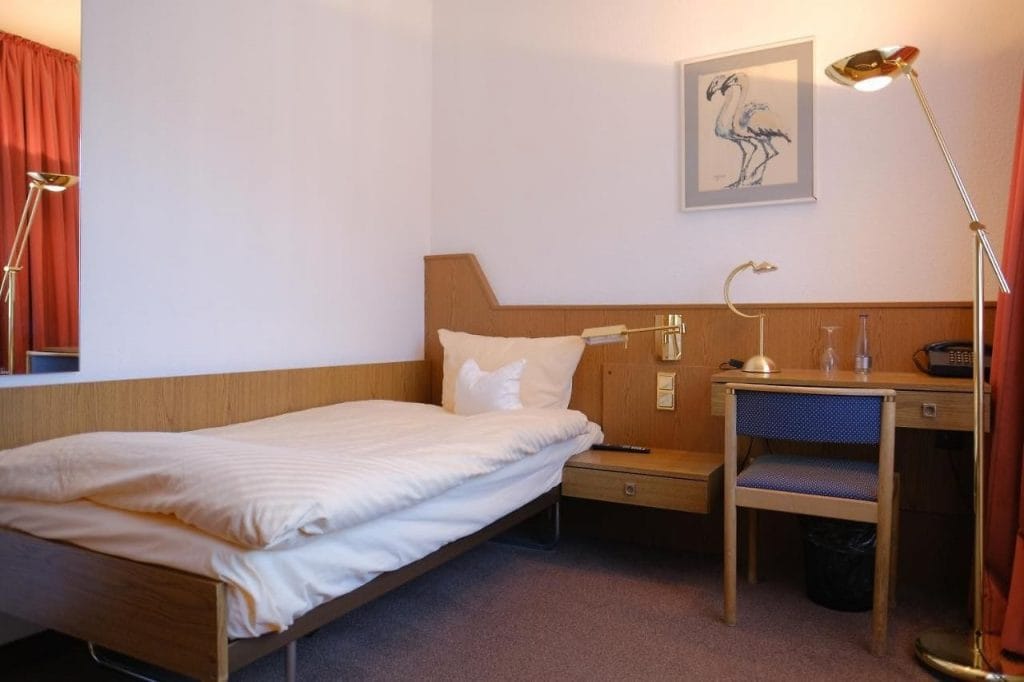 Single bed room at Parkhotel Goldlinde