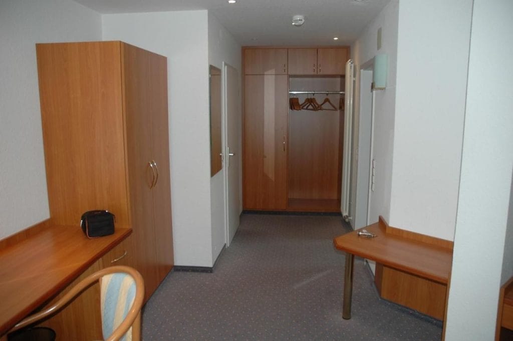 Wardrobe area in guest room at Parkhotel Goldlinde, Bodenwerder.