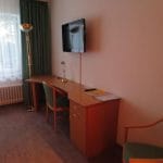 TV setup in guest room at parkHotel Goldlinde.