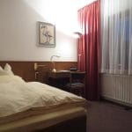Cozy single room at Hotel Bodenwerder, ideal for solo travelers in the Weserbergland region.