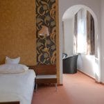 twin bed room at Parkhotel Goldlinde in Bodenwerder.